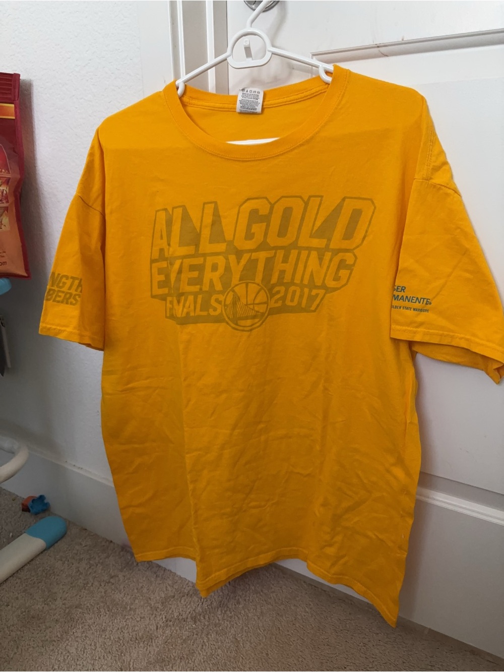 Excellent condition unisex SF golden warriers XL yellow shirt 2017 game souvenir